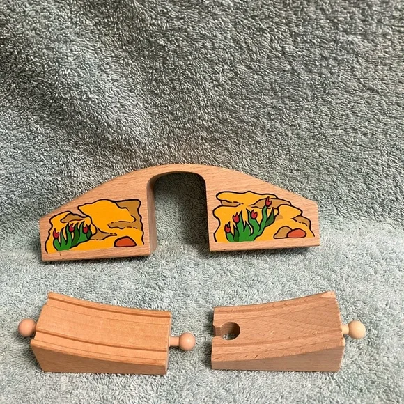 Wooden Bridge Train Toy with Painted Details. Brio? - Picture 9 of 9